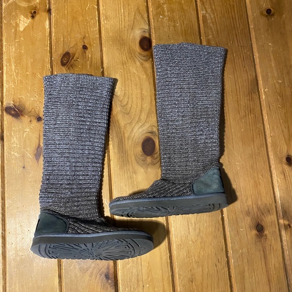2 Pairs of UGG Australia Boots - Picture 2 of 5